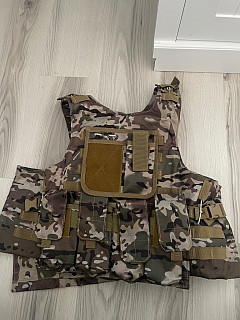 Multicam vesta se sumkami + multicam helma