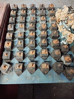 Gaz 69 - silentbloky pod přední část motoru - ORIGINÁL - NOVÉ 