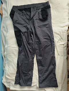 dlouhé pracovní kalhoty