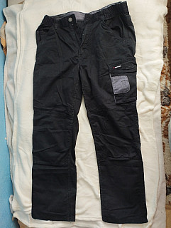 dlouhé pracovní kalhoty