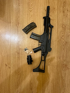 Prodám velmi lehce použitou elektrickou airsoft zbraň G36C