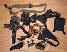 Zbytky popruhů, pouzder, sumek a spon