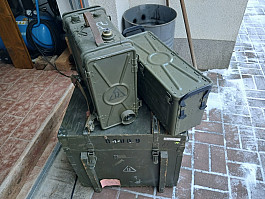 Vojenský polní zesilovač