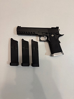 Plynová pistole s blowbackem, 3 zásobníky, zánovní stav