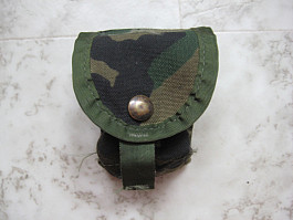 US MOLLE sumka na granát woodland
