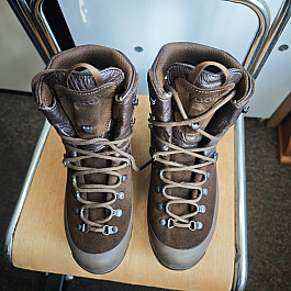 Téměř nové Boty KS Schwer NBK GTX® AKU Tactical ve vel EU 42