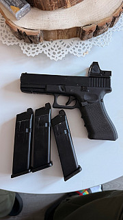Glock 17 od Ravenu.