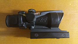 Replika optiky ACOG 4x32.