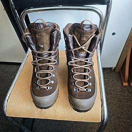 Téměř nové Boty KS Schwer NBK GTX® AKU Tactical ve vel EU 42