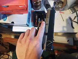 WE Glock 18 C, fungl nový trigger box s Hammer atd, zásobníky těsní 