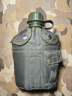 Polní láhev s pouzdrem 