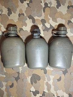 US army polní láhve Vietnam a jedna 1994