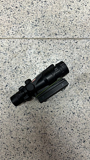 ACOG 4x32 červený světlovod