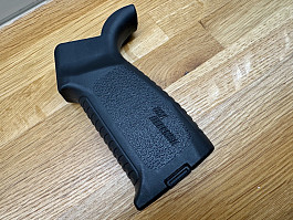 IMI Defense Pistolová rukojeť CG1 pro AR-15 černá