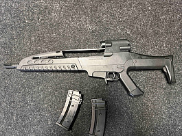 SRC XM8 AEG s vestavěným zaměřovačem (3. generace – černá)