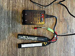 Prodám nabíječku RC System a LiPo baterii Gens Ace (11.1V)