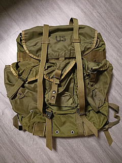 Us Army batoh Alice první verze ze 70 let.