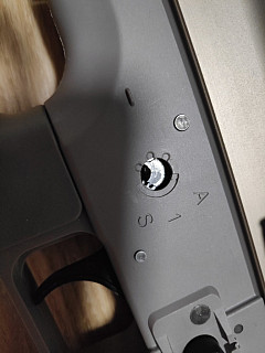 Přepínač střelby Scar