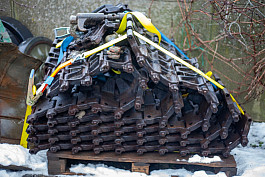 Pásy v velmi dobrém stavu pro PTS-10 a ATS-59.