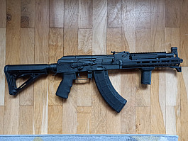 Moderní kalach M-LOK od ARCTURUS