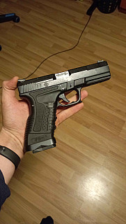 Airsoft pistole WE G17 – plynová (GBB)