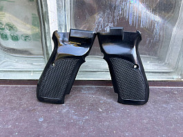 RARITA ! střenky pažbičky pistole CZ83 vz82 PRVNÍ VÝROBNÍ PROVEDENÍ