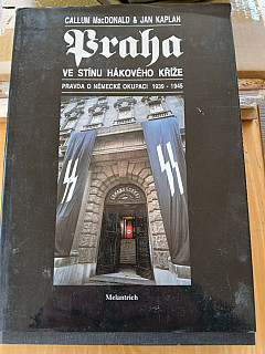 Kniha "Praha ve stínu hákového kříže " 