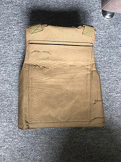 Vesta v pískové barvě