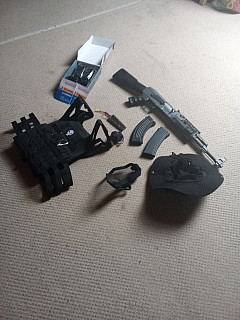 Věci na airsoft+zbraň 