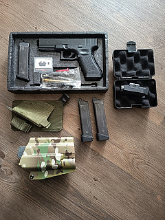 Glock 17 - GBB, Tokyo Marui - Blow back + svítilna a 3x zásobník