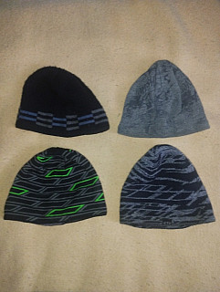 4 čepice + vánoční čepice