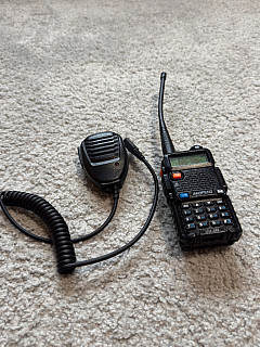 Vysílačka Baofeng UV-5R 5W +Externí PTT