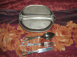 US pánev WYOTT + příbor