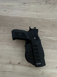 prodám airsoftovou pistoly cz75 na CO2  + CO2 bombičky a 