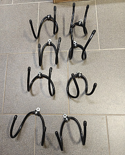 8x nástěnný polohovatelný držák na zbraně, pistole, meče a nože * BB6