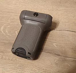 Šikmá rukojeť na RIS lištu s úložným prostorem - Foliage Green * BB6