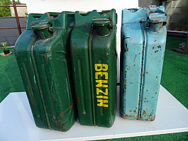 Kanistry plechové 20 litrů , RETRO  .