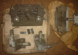 KW-9, D-703, koncové spínače, MST-4,5N, senzory nádrží