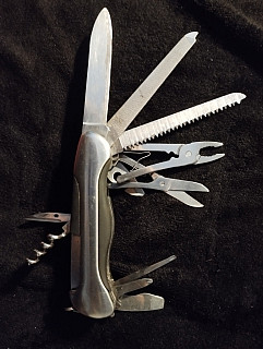 Multifunkční nůž 