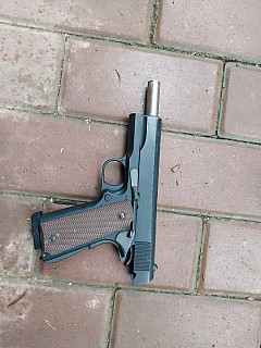 AIRSOFT PIŠTOĽ COLT 1911 (Army Armament R31) + 2x zásobník (GG + HPA)