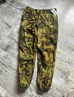 Kalhoty 95 letní se zeleným potiskem-R