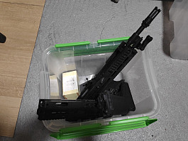 Sháním následující díly na M4 a Scar L