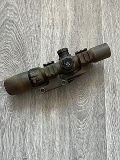 Vector Optics mustang 