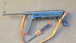 znehodnocený M56 Yugo samopal + bodák