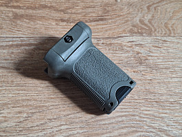 FMA Vertikální přední ručka na RIS (Vertical Foregrip) zelená
