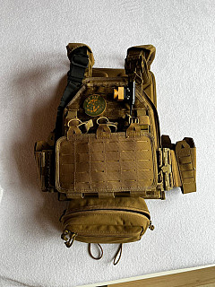 YAKEDA Tactical Plate Carrier (Coyote Brown/Sand)