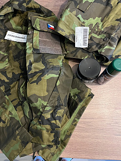 Zbytky oblečení AČR