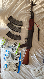 AKM E&L 3 zásobníky aku a pouzdro