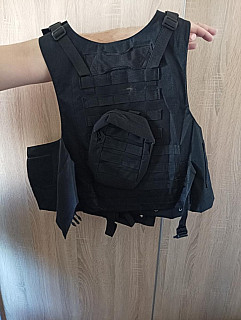 Prodám taktickou vestu+rukavice a helmu 