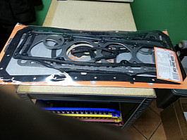 ZIL 131, 130 Sada tesnení motora a iné n.d.